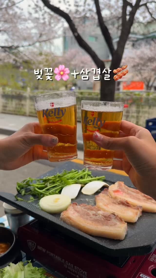 hhh___j_y 게시물 이미지: 야장의 계절 벚꽃 보며 삼겹살 먹는 낭만😆🌸

사실 인스타 핫플일테니
맛은 기대 안...