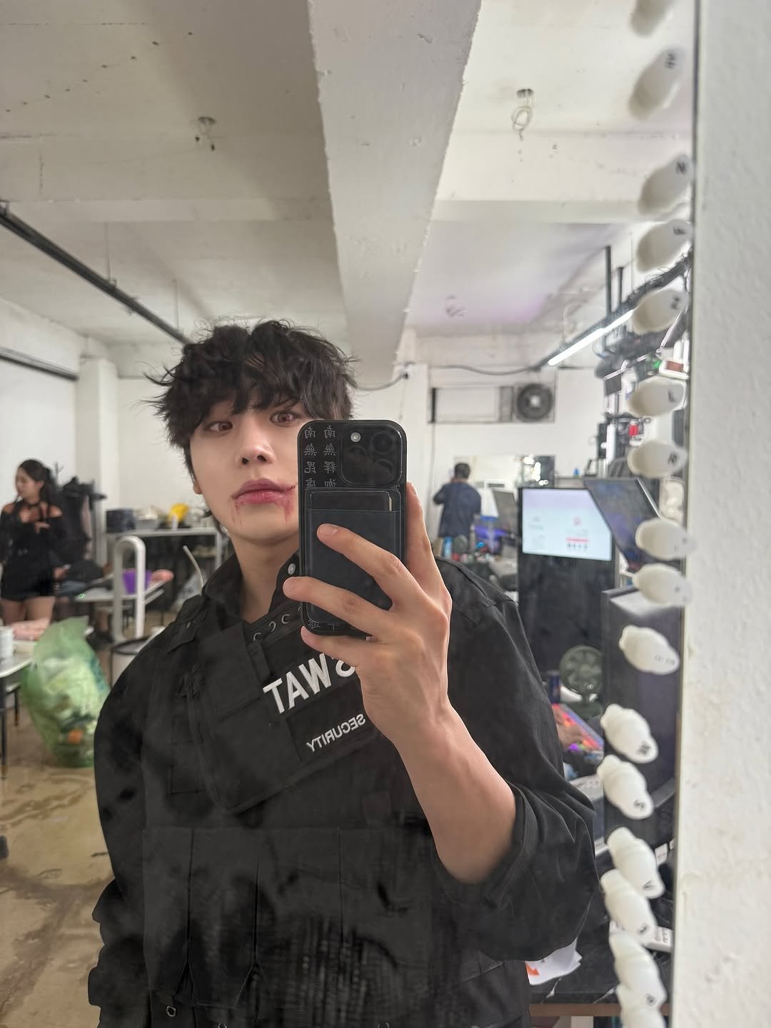 Photo by 강형민 on October 28, 2025. May be a selfie of one or more people, hair, top, mirror and text.