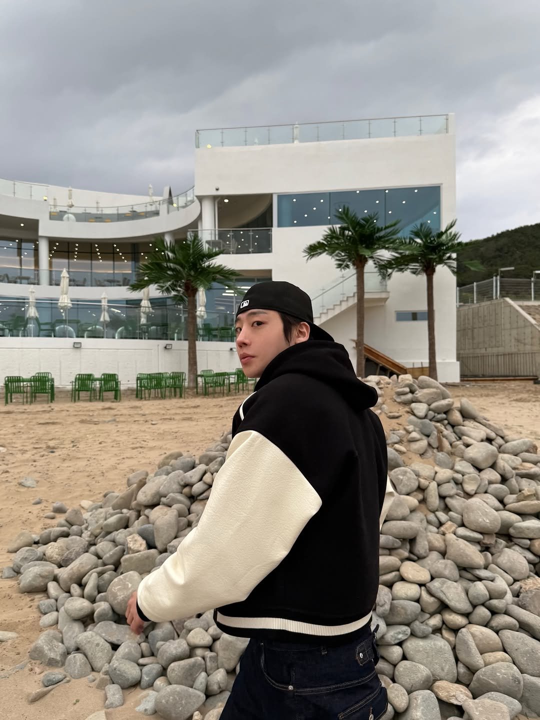 Photo by 강형민 on April 20, 2026. May be an image of sweatpants, parka and text.