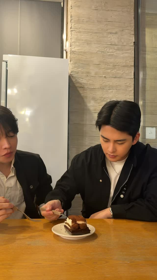 hhhe0 게시물 이미지: 둘이먹다 하나 죽어도 모르는 맛 
#구구칠 #강형민 #박재열