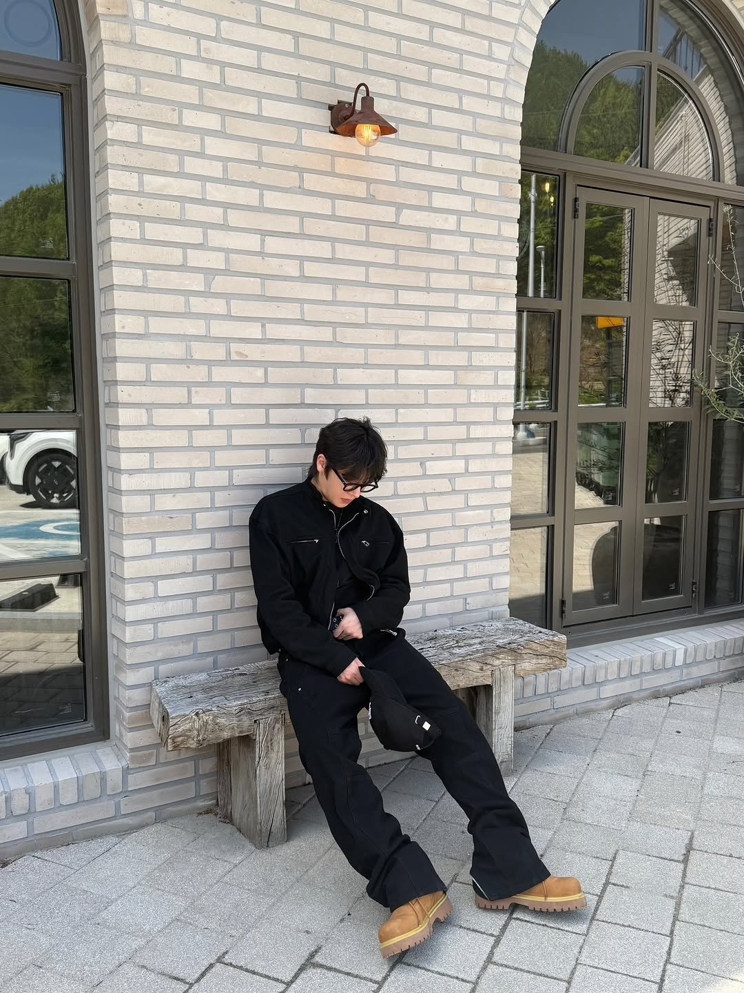 Photo by 강형민 on April 20, 2026. May be an image of wingtip shoes, boots and text.