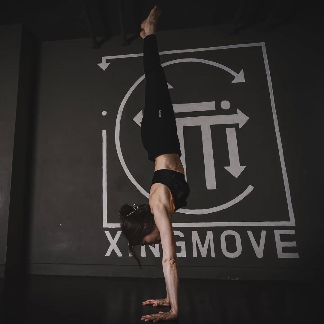 hi.hiyeon_ 게시물 이미지: #handstand
.
앞으로
포트폴리오를 통해
내 움직임의 영역이 넓어지는...