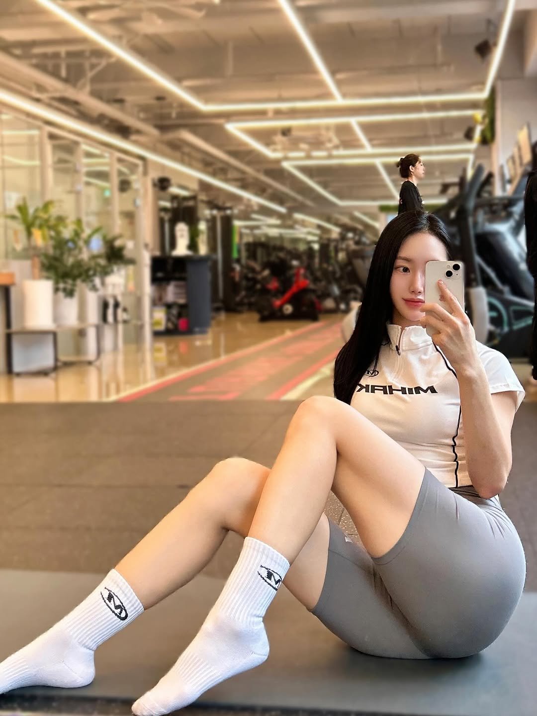 Photo shared by 하이영🤚🏻hizero on August 13, 2025 tagging @mihk_official. May be an image of 1 person, activewear, sportswear, tights, sock, sweatpants and text.
