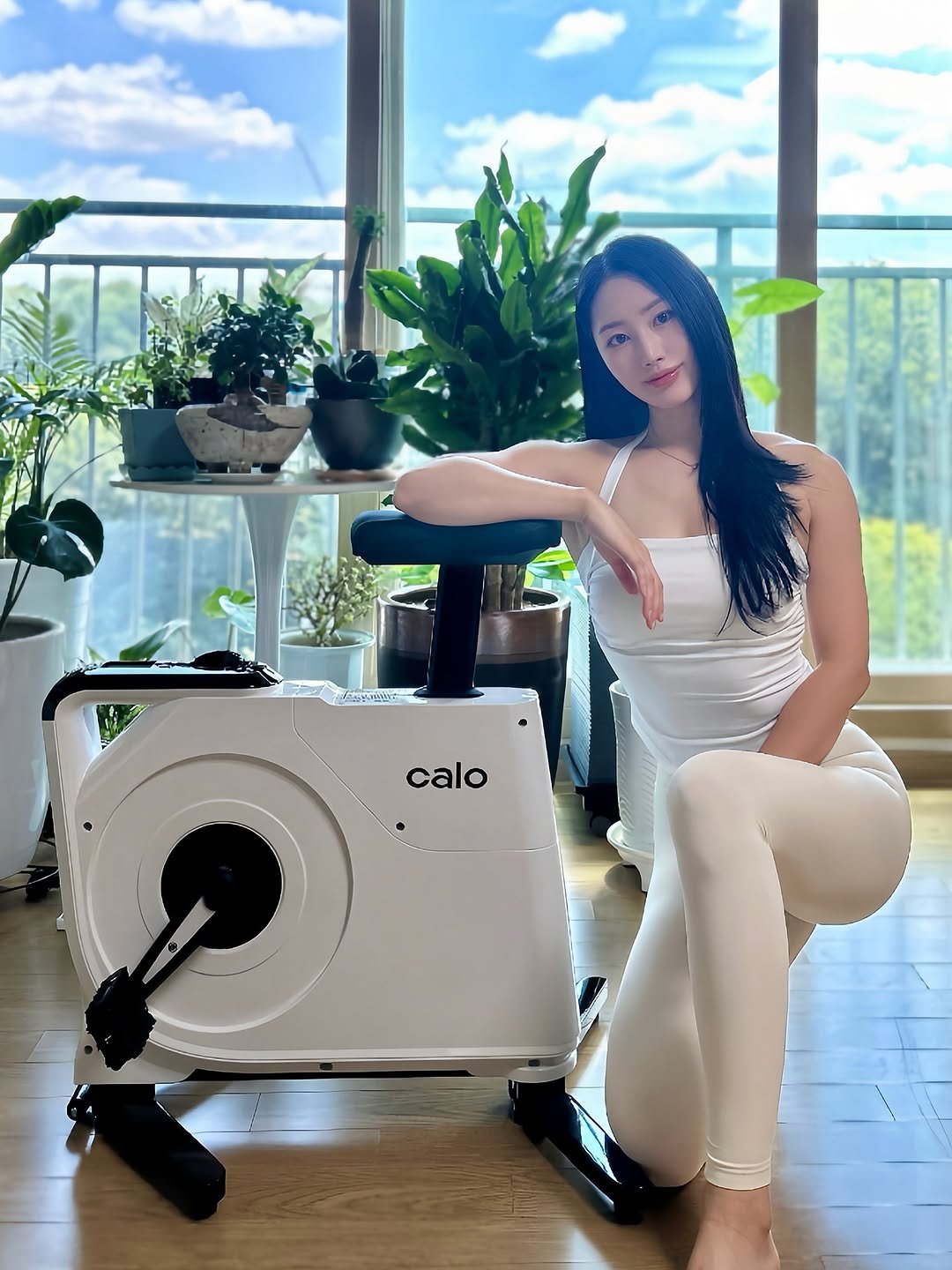 Photo shared by 하이영🤚🏻hizero on August 07, 2025 tagging @calodiet_official. May be an image of 1 person, clothes iron, treadmill and text that says 'calo'.