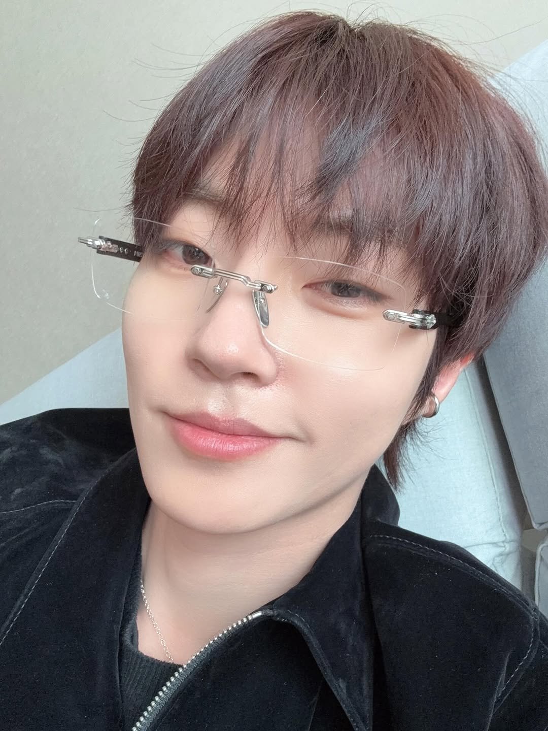 Photo by 황인엽 on March 03, 2026. May be an image of one or more people, bangs, eyeglasses and text.