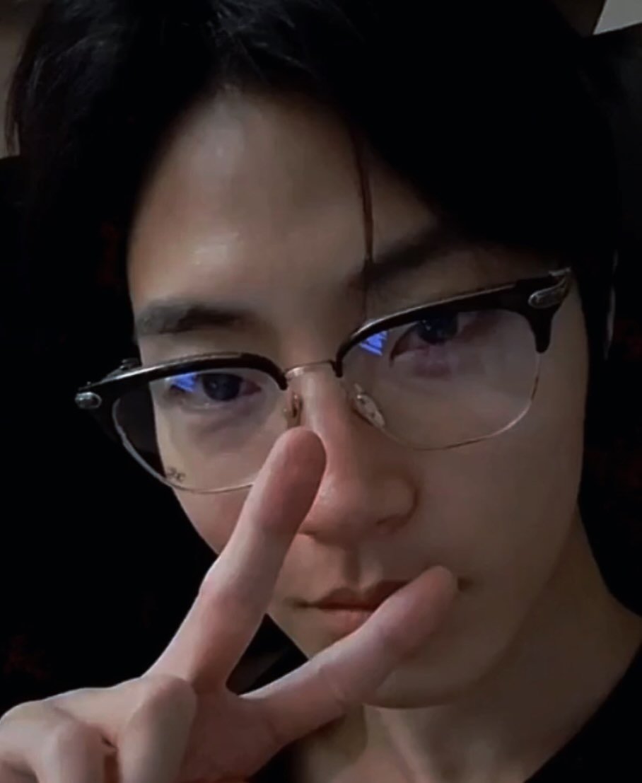 hi_high_hiy 게시물 이미지: 🖤💙
