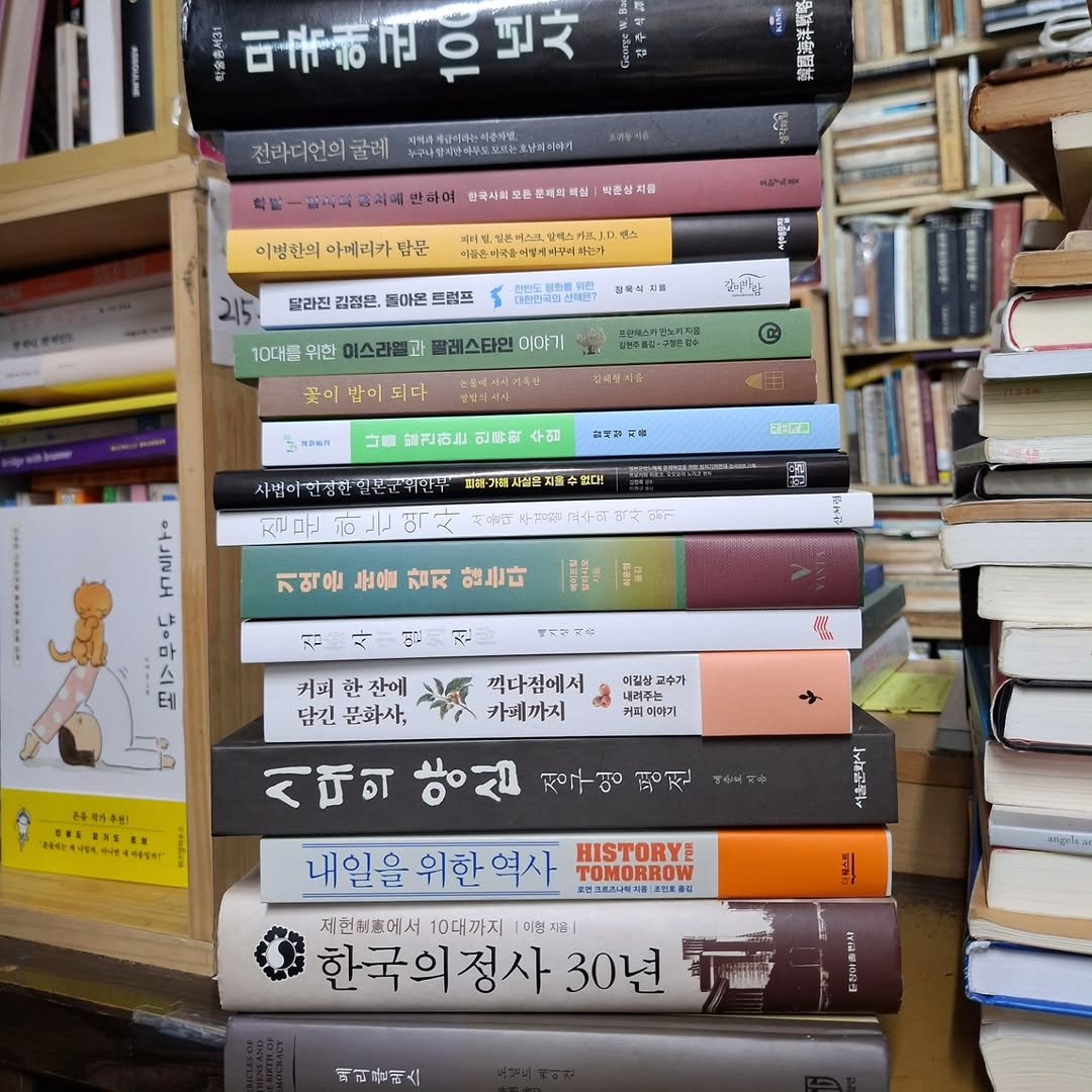 hiddenbook_sinchon 게시물 이미지: 5월 9일 토요일의 #숨어있는책 #책탑