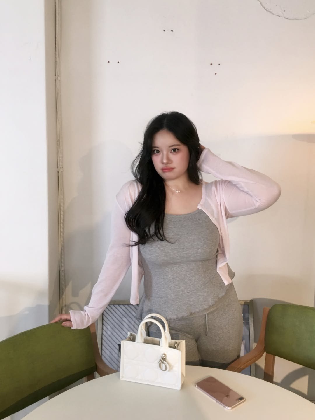 high_mulgyul 게시물 이미지: 가끔은 이렇게 빈티지에 글램 한 방울 담는 것도 🫧

당당이들 주말 푹...