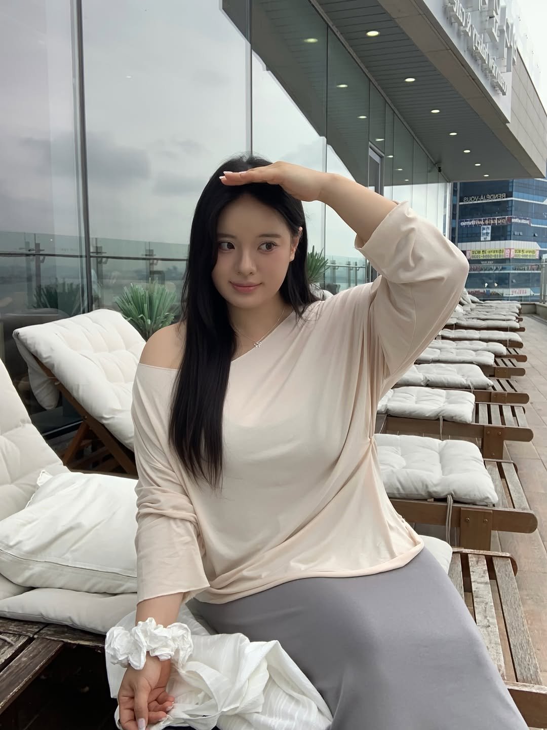 high_mulgyul 게시물 이미지: 아니 요즘 눈 뜨면 자꾸 촬영 중🩶

New pluv 곧 만나요..✨