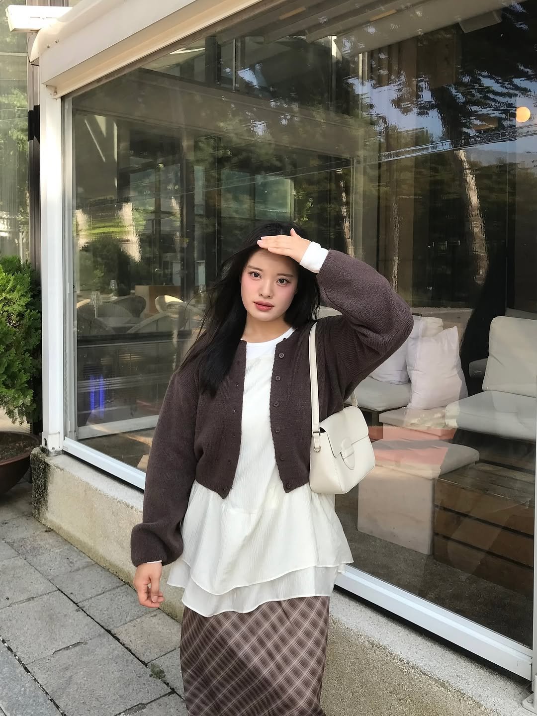 Photo by 물결 Mulgyul on September 20, 2025. May be an image of 1 person, duffle coat, overcoat, blazer, parka, overskirt and text.