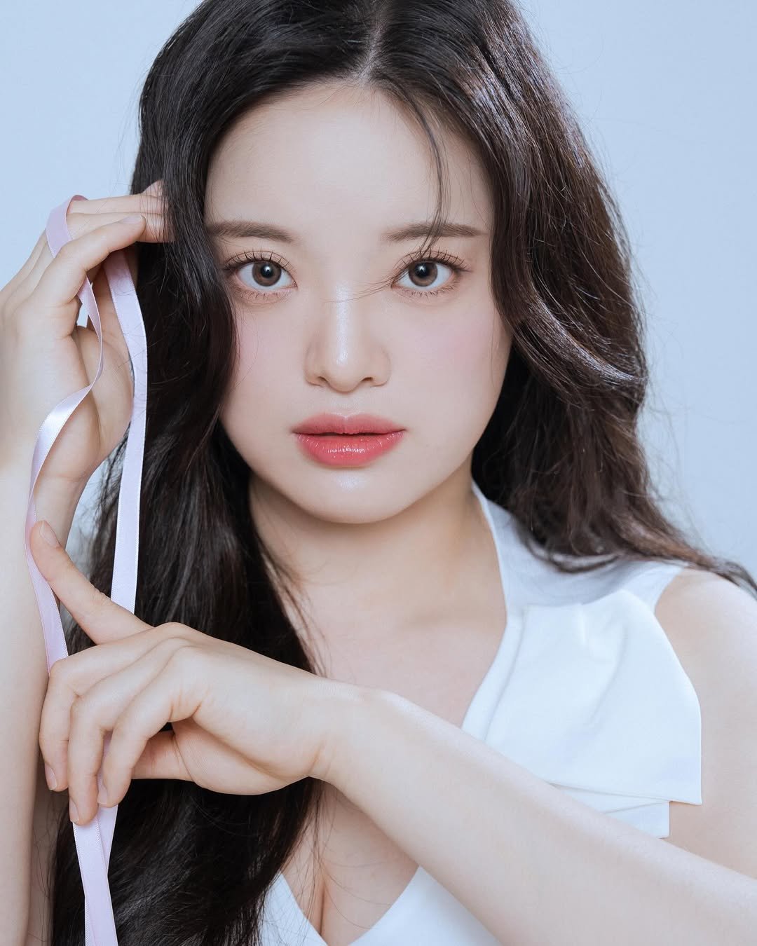 Photo shared by 물결 Mulgyul on March 15, 2024 tagging @hyeyeon_jo_, @__minzy___, and @save__hannah.