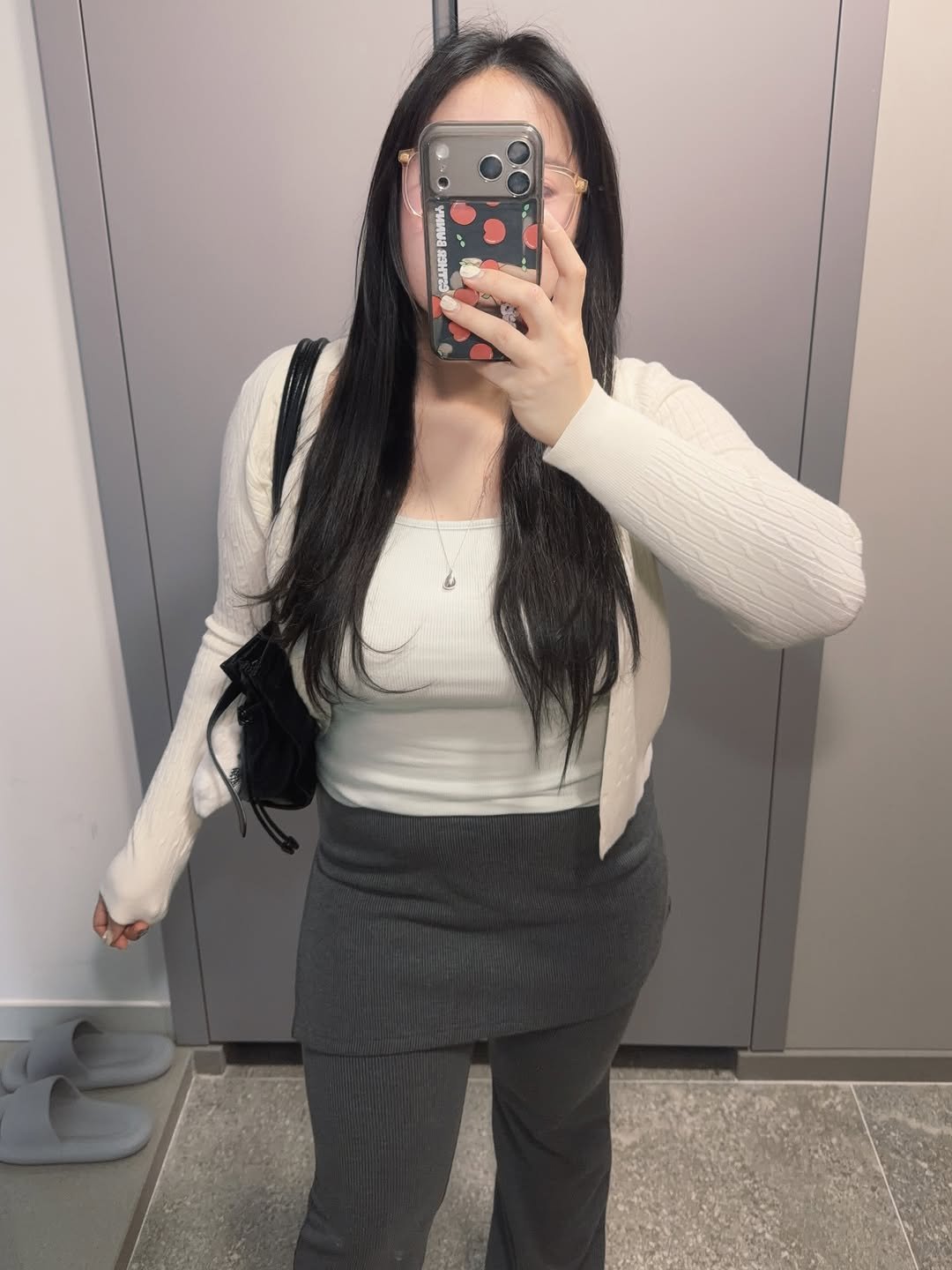 Photo shared by 물결 Mulgyul on February 17, 2026 tagging @vanillaknit.official, @slow.and, and @unnie_salon. May be a selfie of cardigan, sweatpants, vest and text.