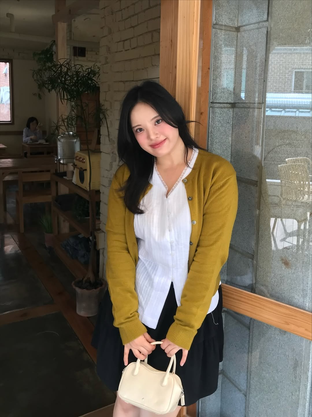 Photo shared by 물결 Mulgyul on October 20, 2025 tagging @unnie_salon. May be an image of cardigan and text.