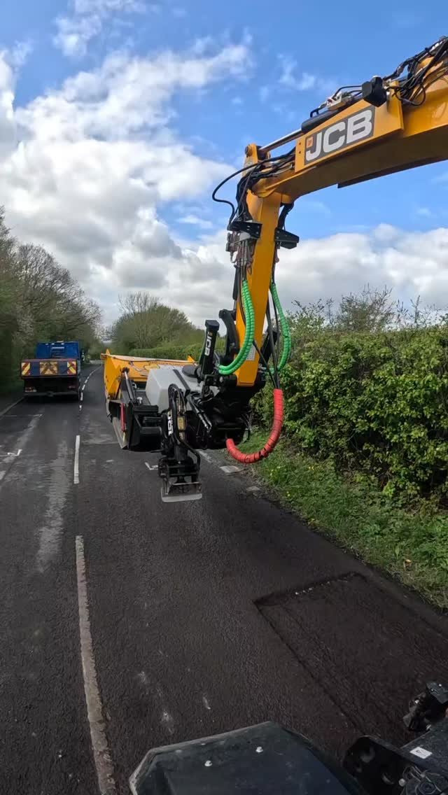 highwayharper 게시물 이미지: Banashing potholes for good with repairs...
