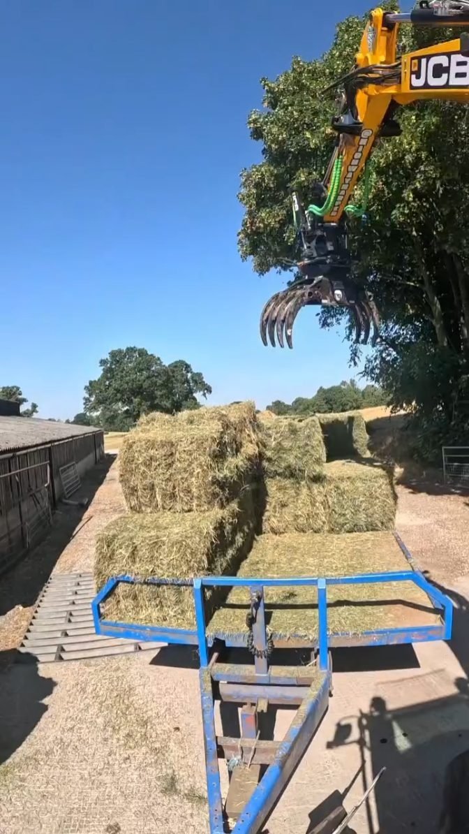 highwayharper 게시물 이미지: Who needs a tractor & loadall when you’ve got...