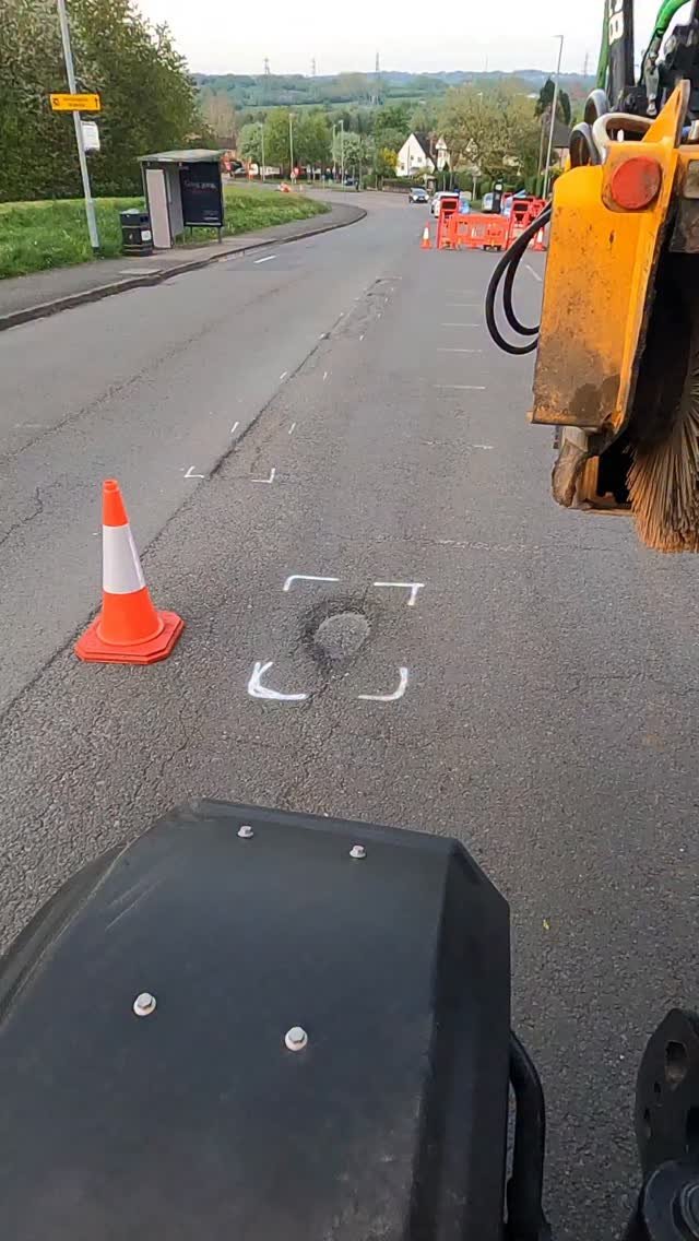 highwayharper 게시물 이미지: Another pothole bites the dust 😉

#pothole...