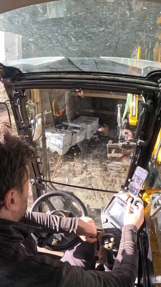 highwayharper 게시물 이미지: Potholes by morning, fork lift by dinner 😉...