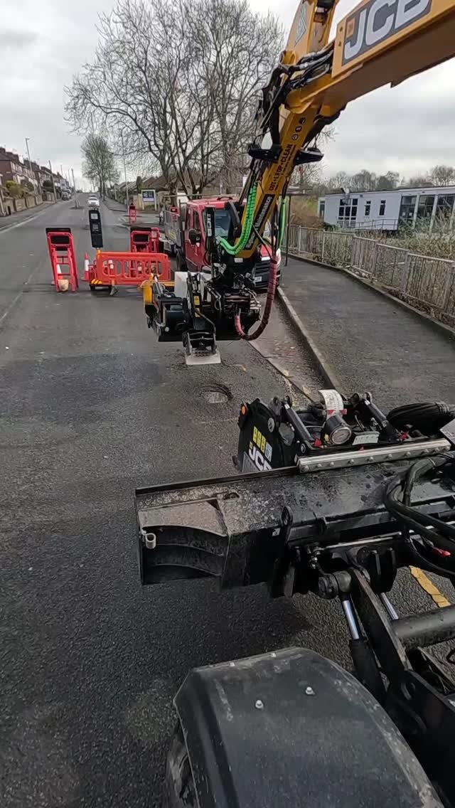 highwayharper 게시물 이미지: Smooth road surfaces ahead 😉

#Pothole...