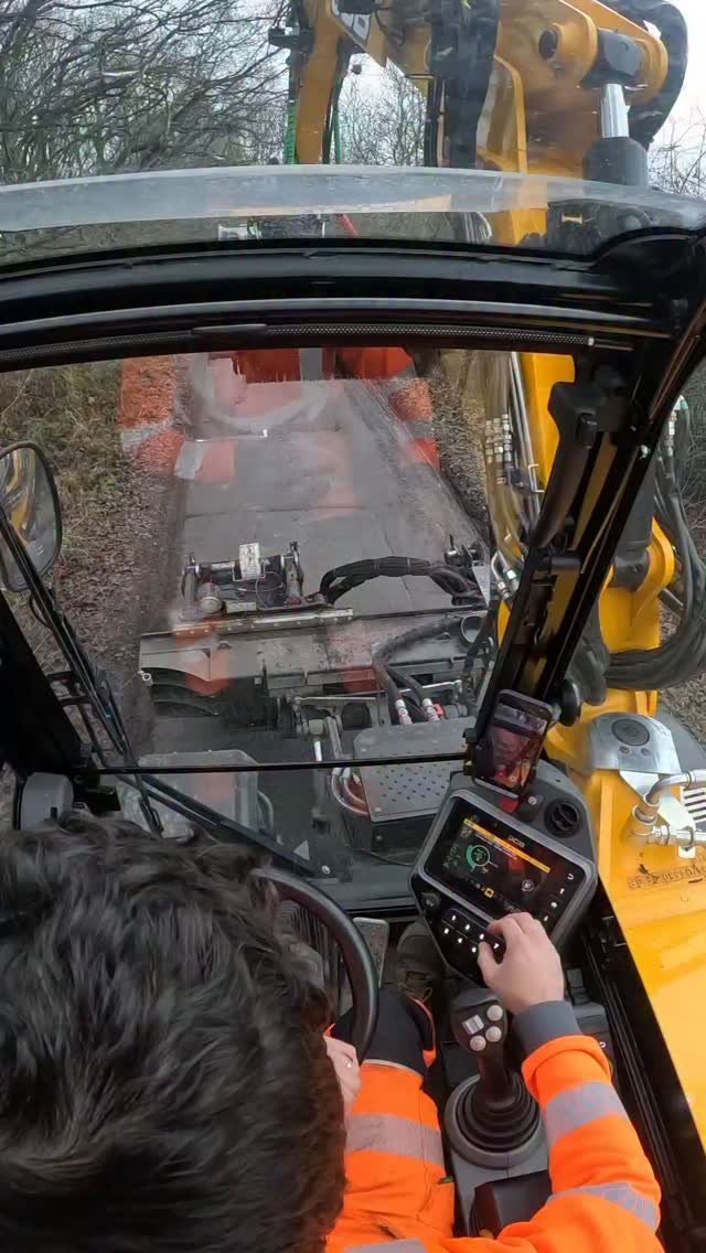 highwayharper 게시물 이미지: Cutting, cropping and cleaning all with one...