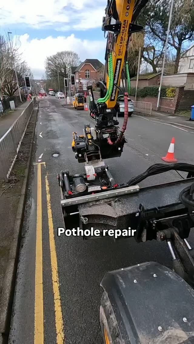 highwayharper 게시물 이미지: Pothole repair 

Credit @highwayharper
•
️👉...