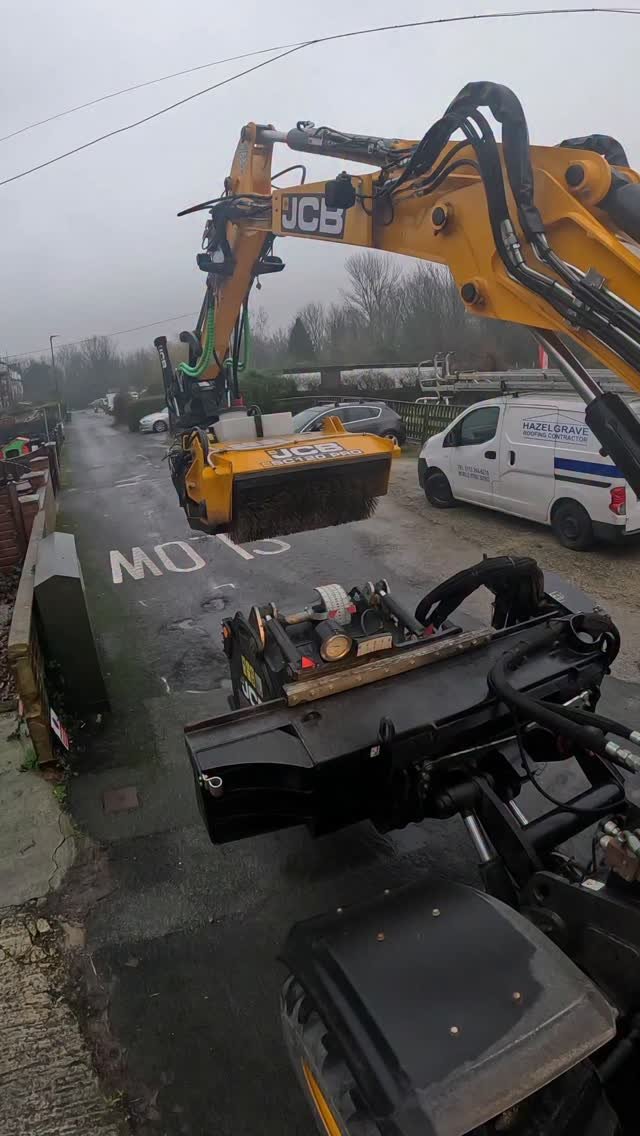 highwayharper 게시물 이미지: Patching mode enabled 👷‍♂️

#potholes #roads...