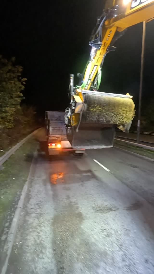 highwayharper 게시물 이미지: Anybody after a new mattress? 😂

#jcb...