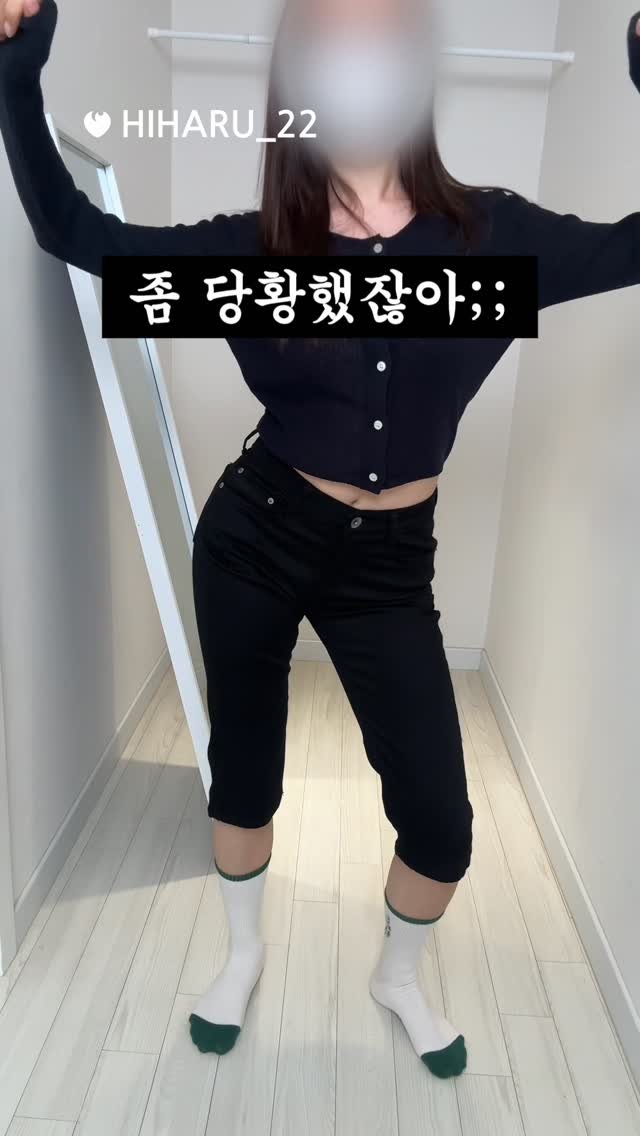 hiharu_22 게시물 이미지: 이 바지 대체 어떻게 코디하는건데;;
#패션 #카프리팬츠 #여름코디