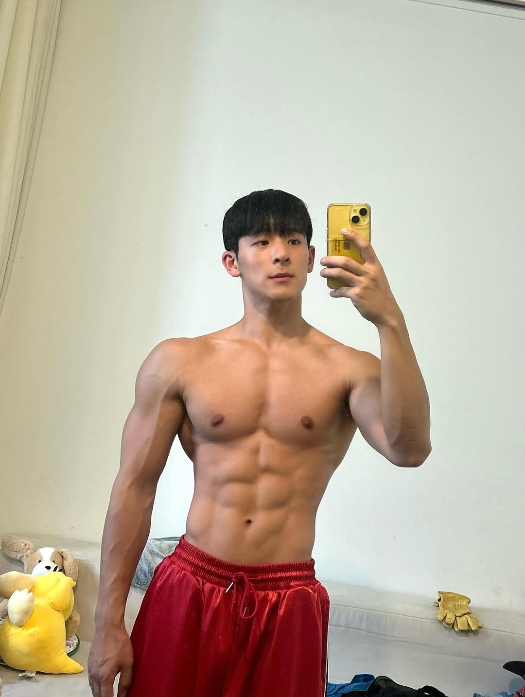 Photo by 김히릿 on September 25, 2025. May be an image of 1 person, biceps, body building and text.