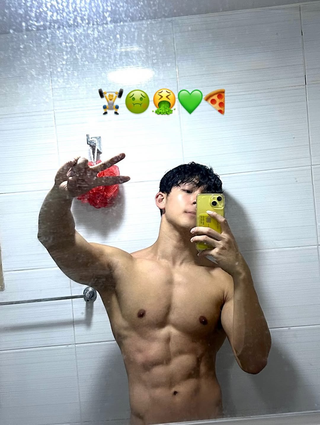 Photo by 김히릿 on September 09, 2025. May be a selfie of 1 person, biceps, body building and text.