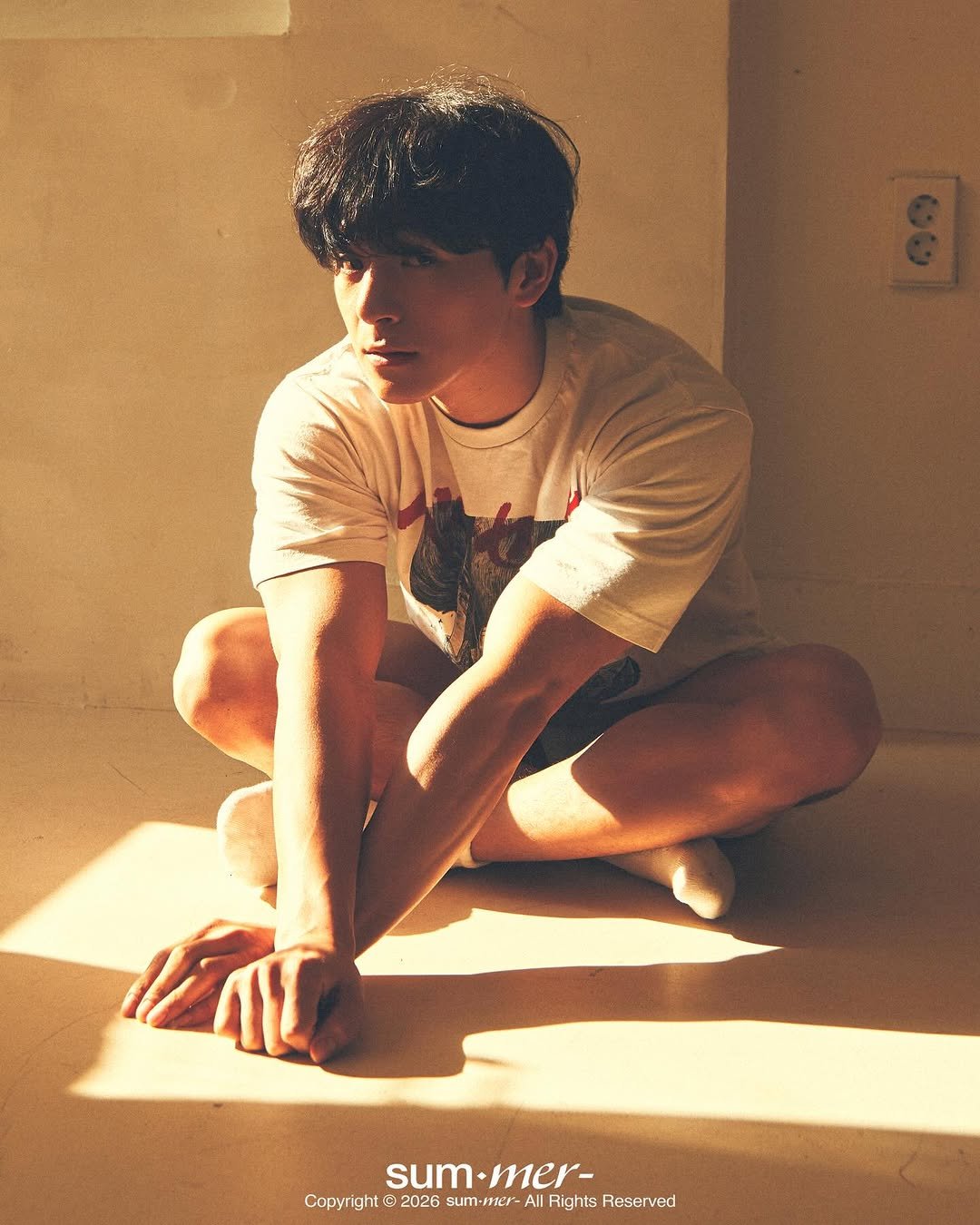 Photo shared by 김히릿 on April 17, 2026 tagging @studio_sum.mer_bodyprofile. May be an image of one or more people, poster and text that says 'sum.mer- sum. mer- Copyright @2026 sum-Iner- Rights Reserved'.