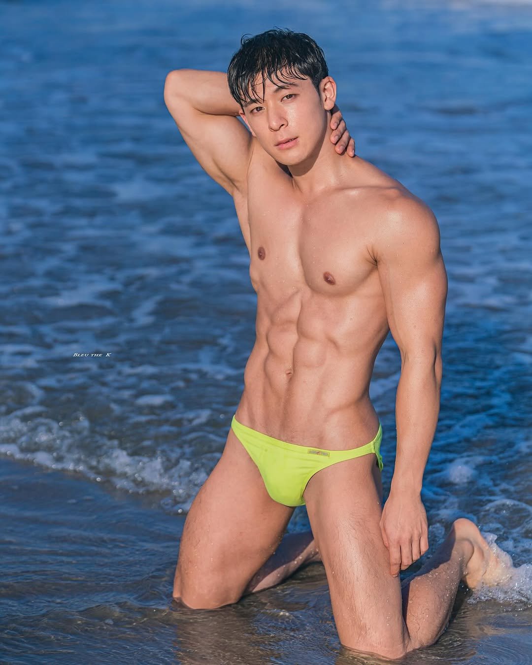 Photo shared by 김히릿 on November 09, 2025 tagging @bleu_the_k. May be an image of body building and text.