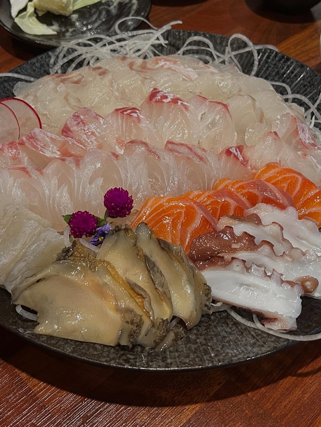 Photo by 김히릿 on September 01, 2025. May be an image of sashimi and text.
