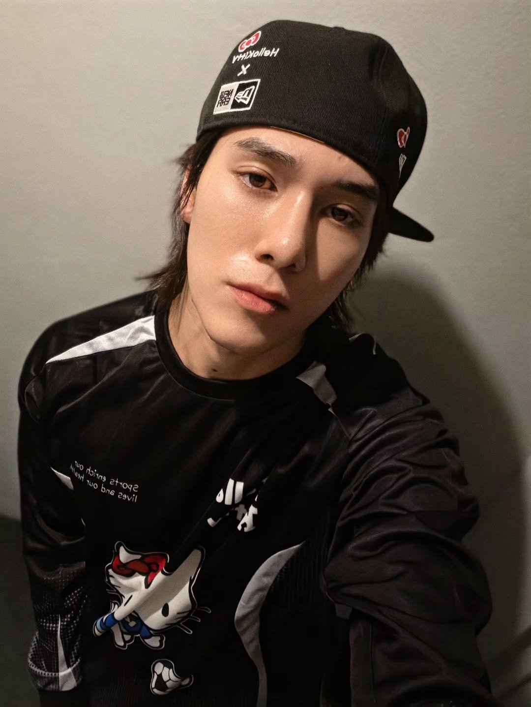 Photo by 「 Nani 」 on April 20, 2026. May be a selfie of one or more people, bangs, hat, bolo tie, face mask, top and text.