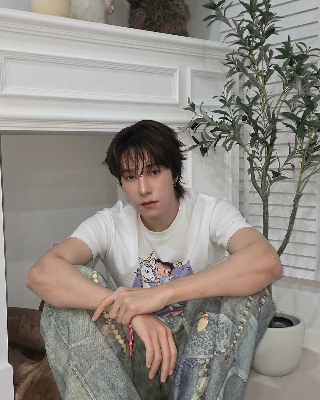 Photo by 「 Nani 」 on October 30, 2025. May be an image of one or more people, hair, bolo tie and text that says 'I'.