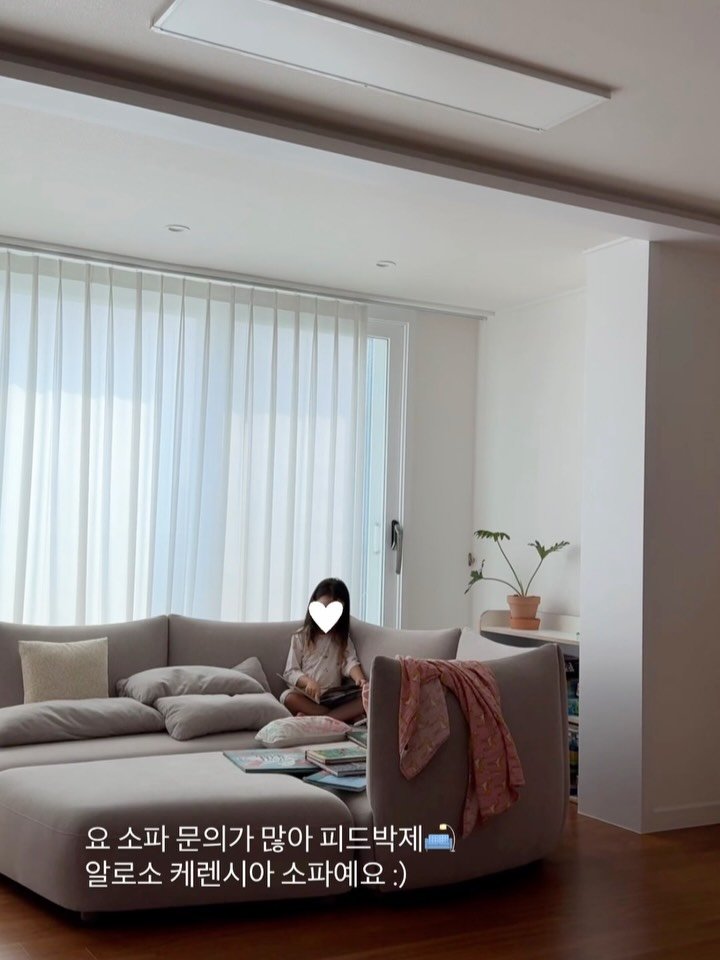 hitchhome__ 게시물 이미지: 늦은 시간이예요 
주말은 어떻게 보내셨어요? :)

저는 평소랑 다를 것 없이...