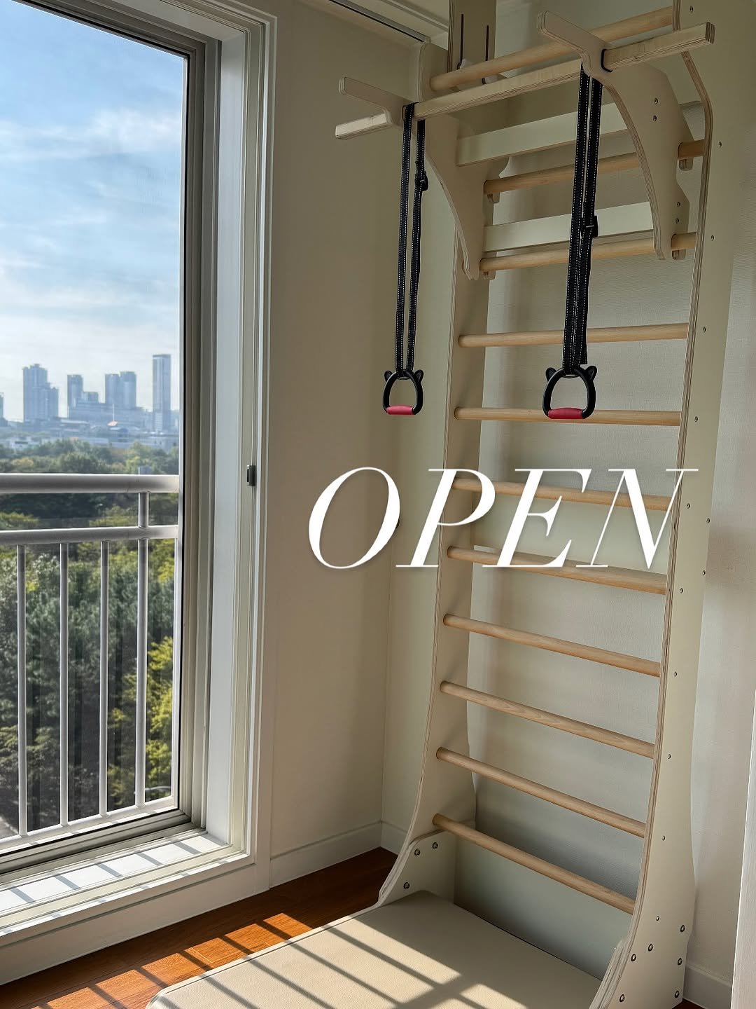 Photo by 희치홈ㅣ살림이 쉬워지는 정리.청소 on October 19, 2025. May be an image of rack and text that says 'ΟΡΕM'.