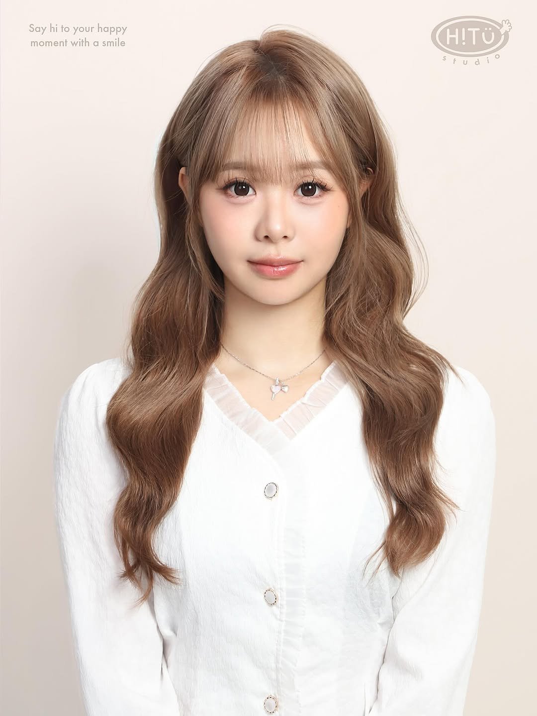 Photo by 하이투유스튜디오 | Hi!toyou studio | 성수사진관•성수증명사진•여권사진•프로필사진 on April 23, 2026. May be an image of one or more people, braids, top and text that says 'Say hito Sayhitoyourhappy yourhappy your happy moment with momentwithasmile α α smile H!TÜ studio spudio'.