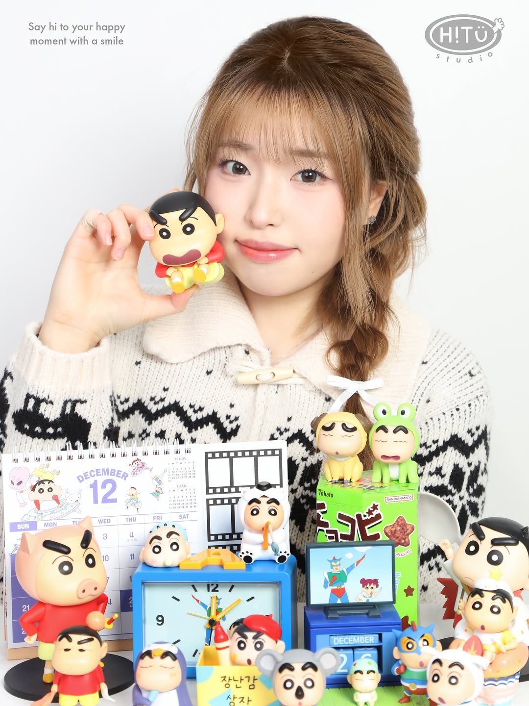 Photo by 하이투유스튜디오 | Hi!toyou studio | 성수사진관•성수증명사진•여권사진•프로필사진 in 성수역. May be an image of toy and text.