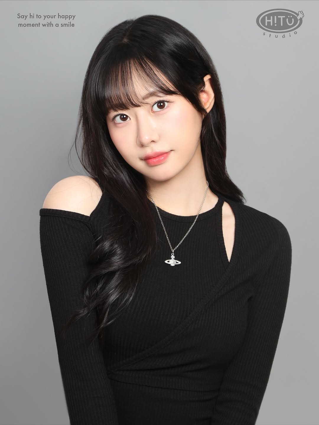 Photo by 하이투유스튜디오 | Hi!toyou studio | 성수사진관•성수증명사진•여권사진•프로필사진 in 성수역. May be an image of one or more people, hair, top and text.