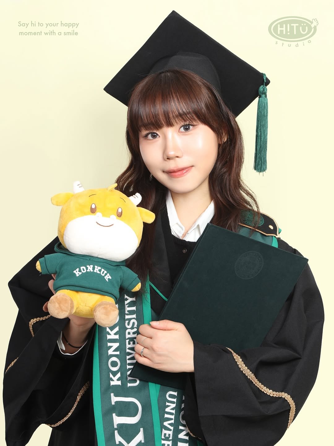 Photo by 하이투유스튜디오 | Hi!toyou studio | 성수사진관•성수증명사진•여권사진•프로필사진 in 성수역. May be an image of text that says 'Say Sayhitoyourhappy ito your happy moment momentwithasmile with smile H!TU studio BONKUZ NKUK KONK UNTIVERSITY RSITY በኝ 25 UNIVE N'.