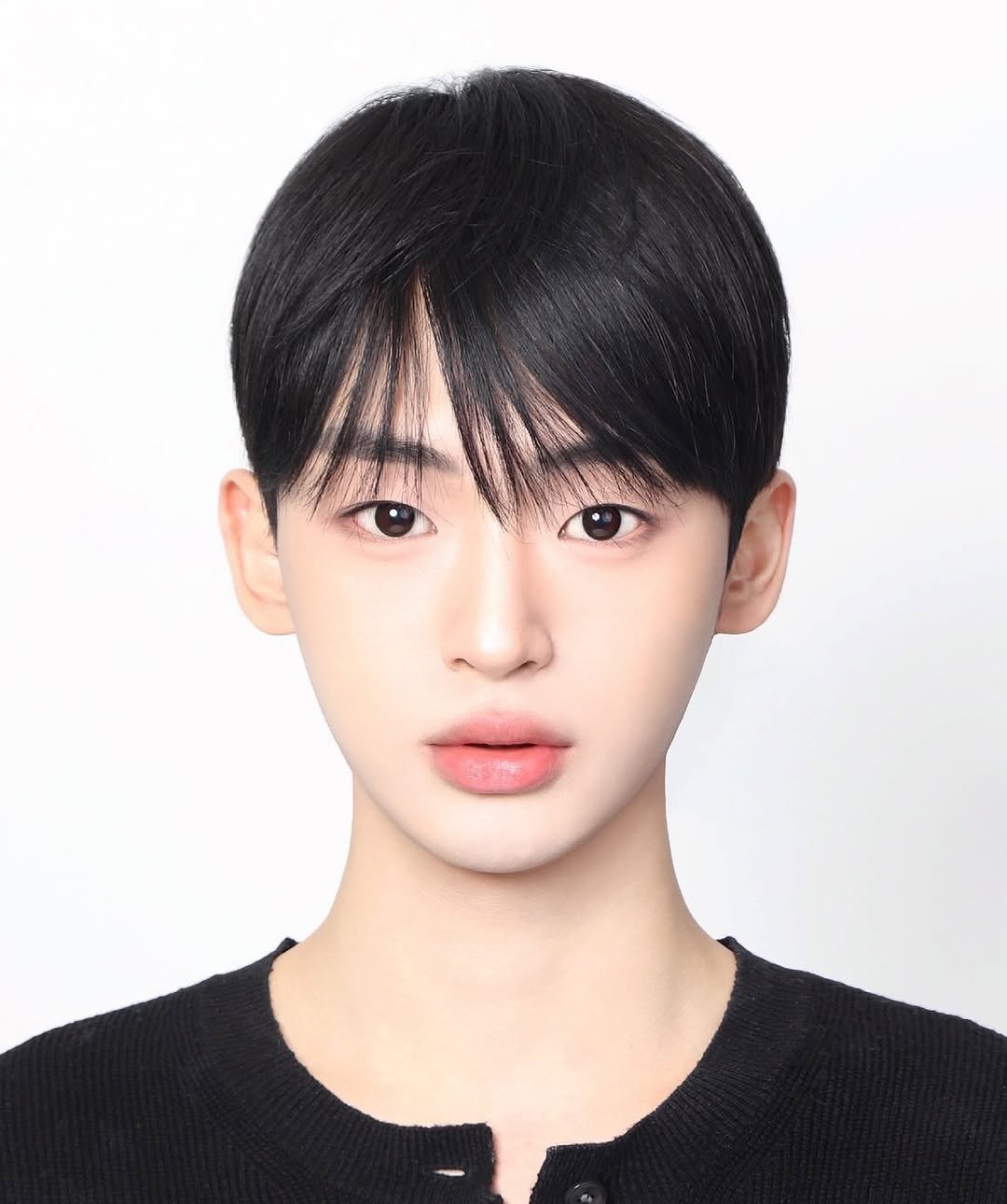 Photo shared by 하이투유스튜디오 | Hi!toyou studio | 성수사진관•성수증명사진•여권사진•프로필사진 on January 09, 2025 tagging @papayxxn.