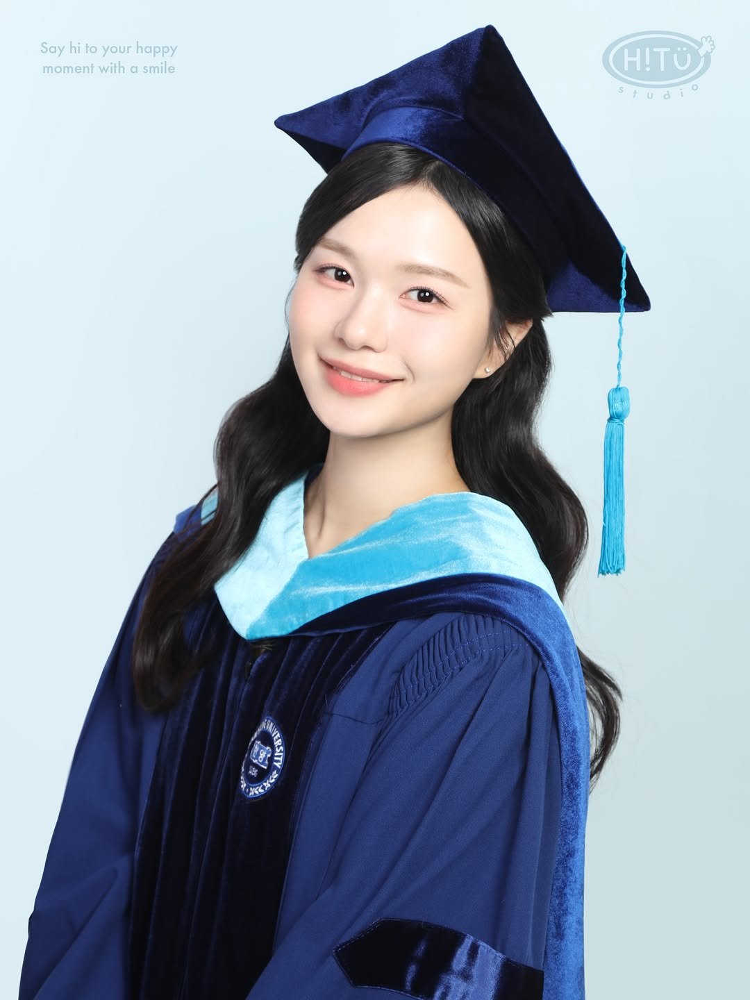 Photo by 하이투유스튜디오 | Hi!toyou studio | 성수사진관•성수증명사진•여권사진•프로필사진 in 성수역. May be an image of text that says 'Say Sayhitoyourhappy hi to your happy moment with a a smile H!TÜ Spudio えおんね'.