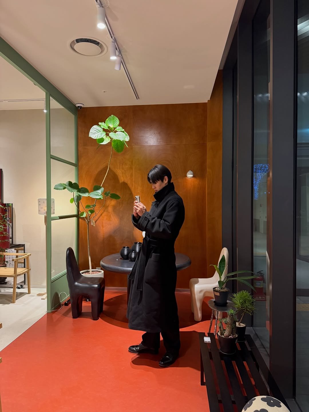 Photo by 손원익 l Realtor on February 13, 2026. May be an image of duffle coat, overcoat, display case and indoors.