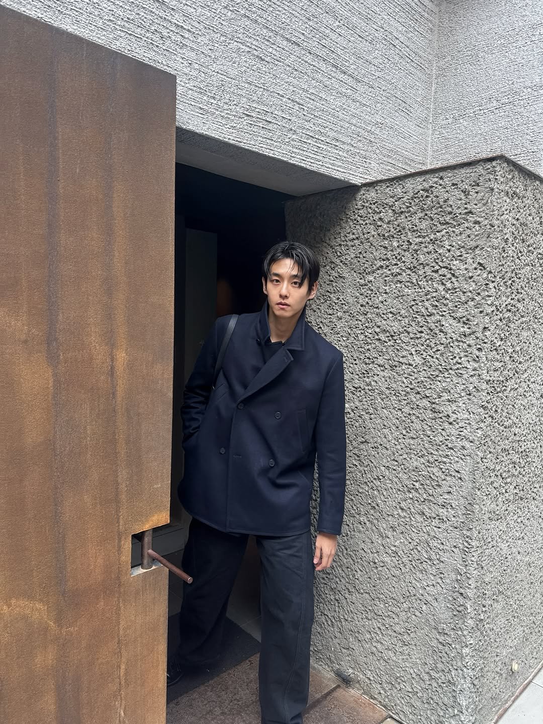 Photo by 손원익 l Realtor on March 15, 2026. May be an image of overcoat, wingtip shoes, suit, dinner jacket, blazer and text.