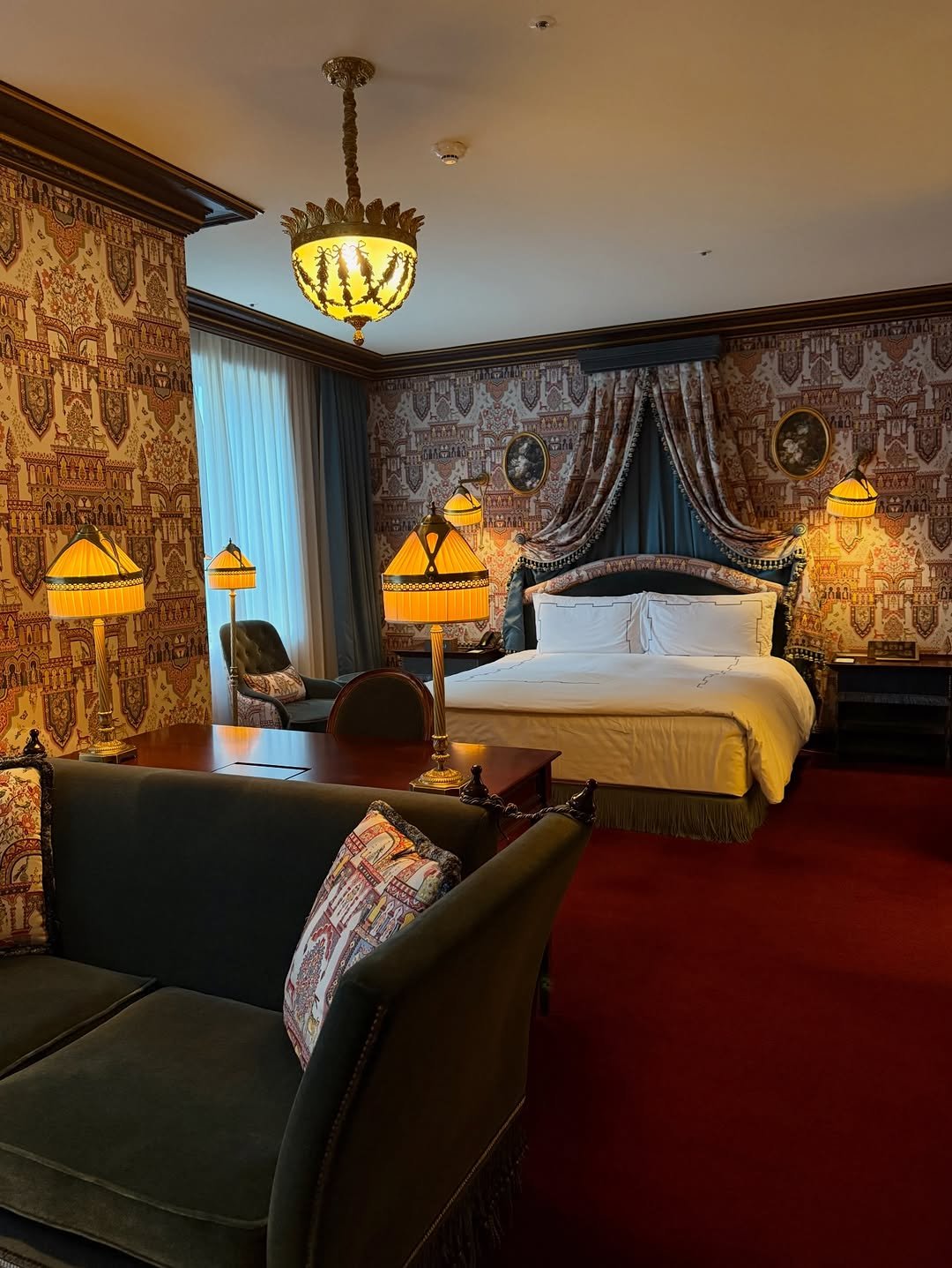 Photo by 손원익 l Realtor on February 23, 2026. May be an image of lamp shade, bed, bedroom and text.