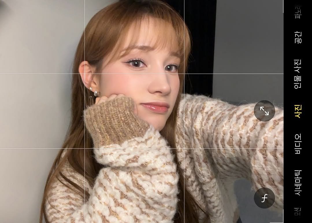 Photo by 휴닝바히에 HUENING BAHIYYIH on November 12, 2025. May be a selfie of one or more people, bangs, makeup, sweater, turtleneck, top and text.