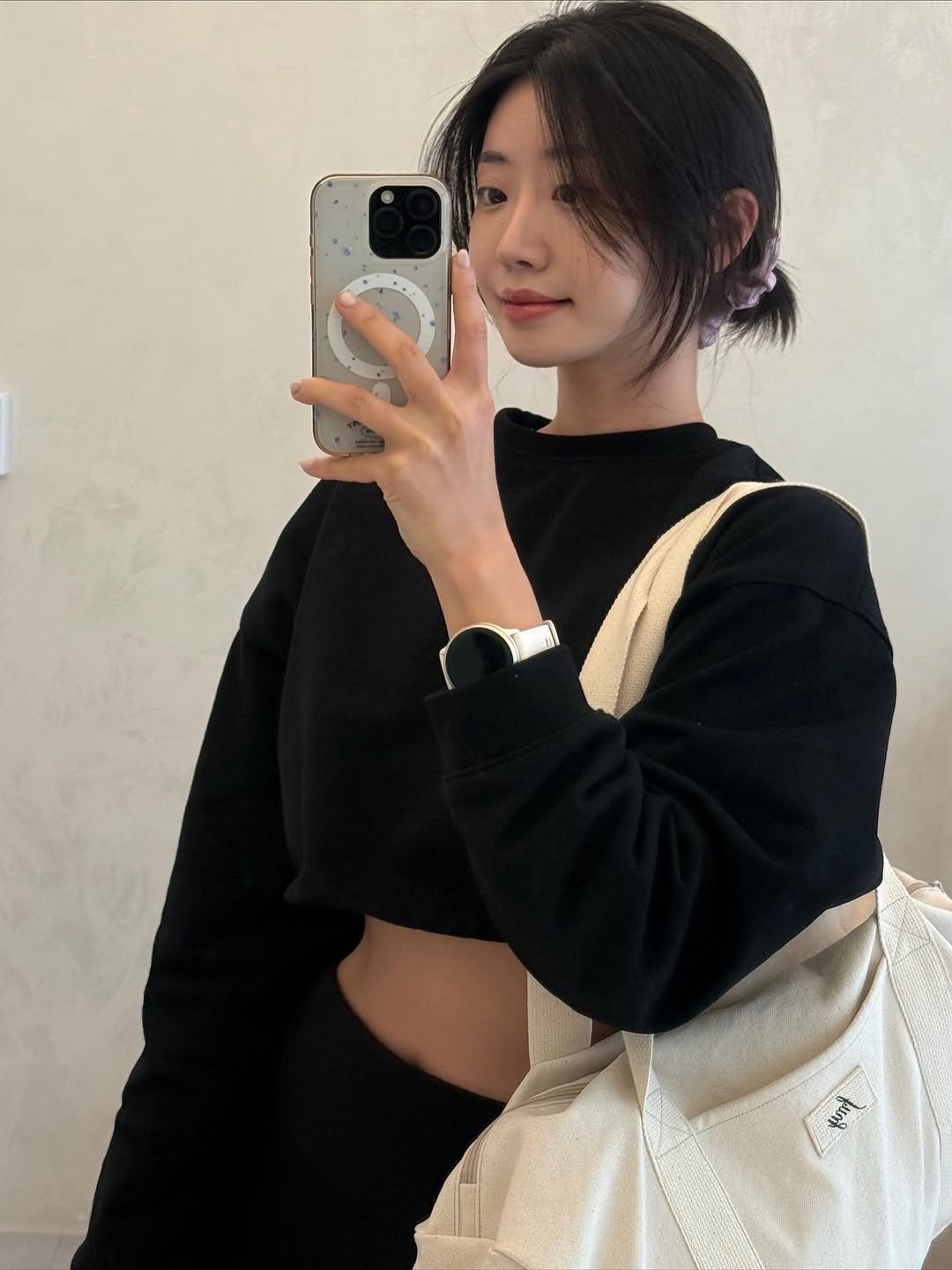 Photo shared by 혜둉트🍑| 운동•홈트•웨이트•다이어트 on November 17, 2025 tagging @fmy.official. May be a selfie of one or more people, hair, top, turtleneck, sweatpants and text.