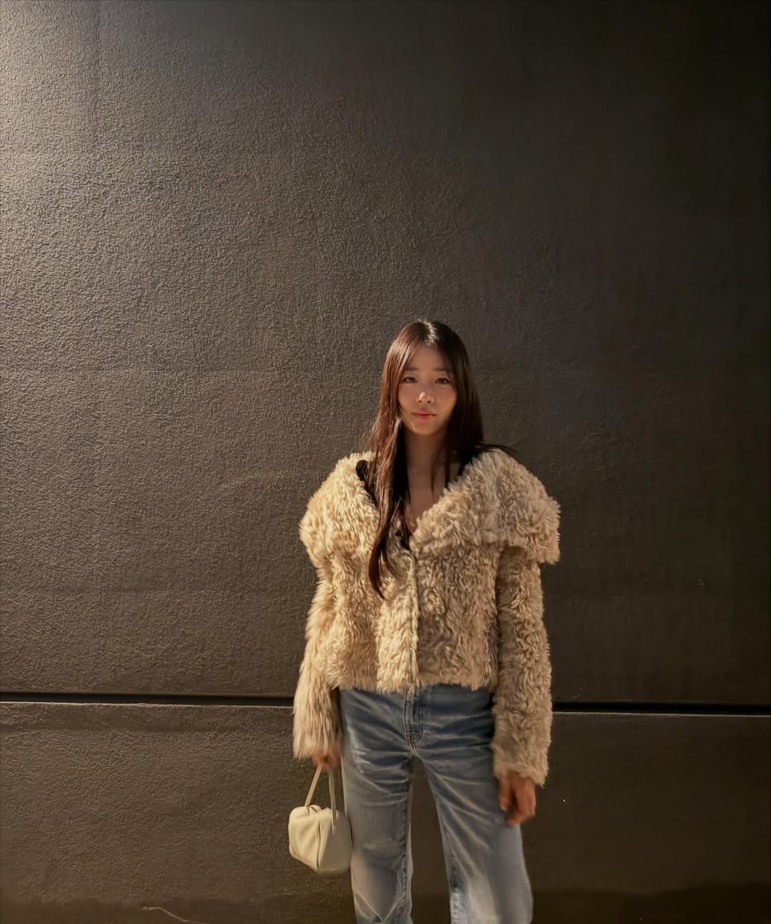 Photo by Evelyn 현정 Ha on March 07, 2026. May be an image of sable coat, overcoat, jacket, turtleneck and text.