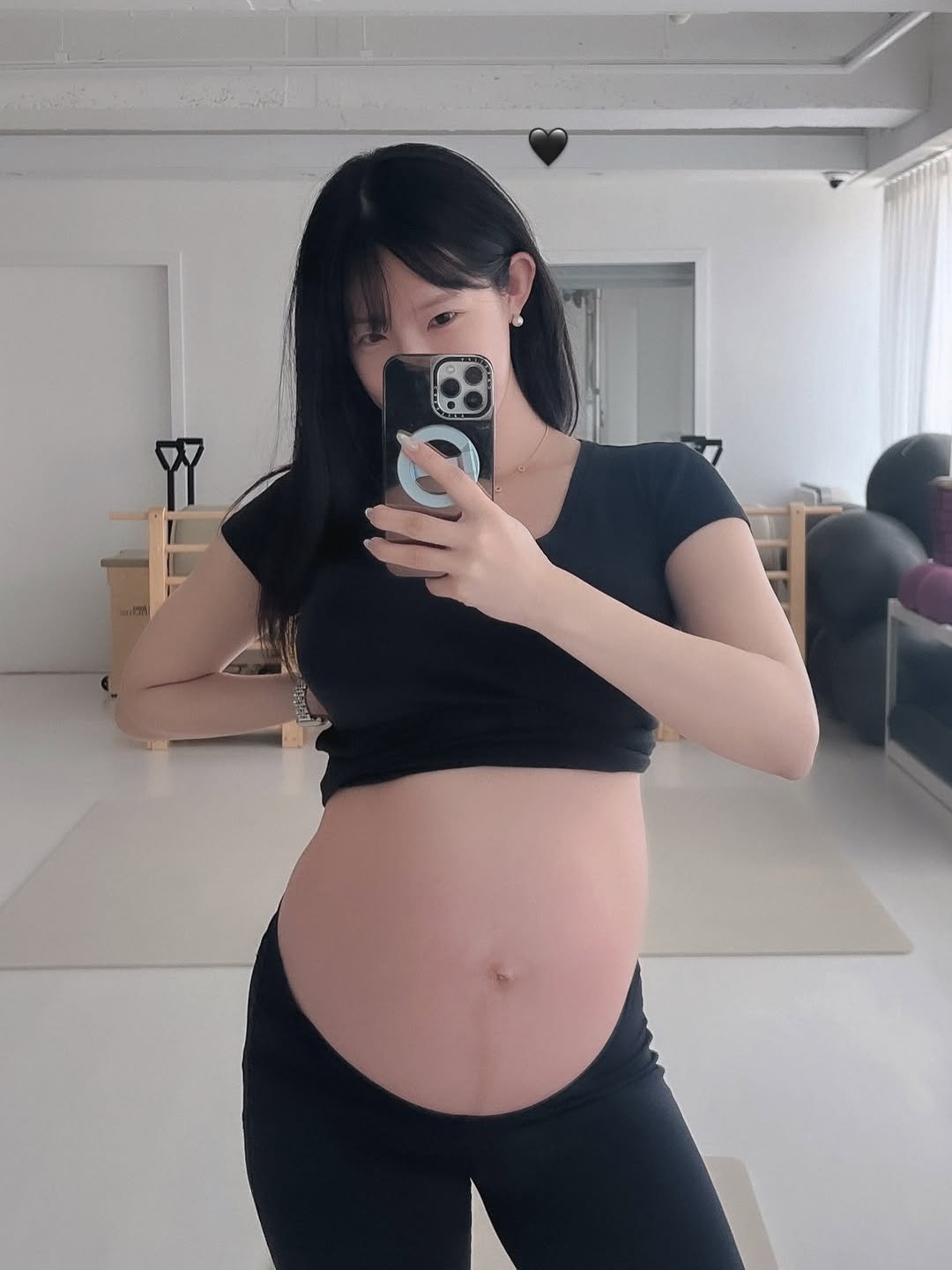 hjh201309 게시물 이미지: 언제 이렇게 시간이 흘렀지 싶을 정도로 빠르다
아니,, 대체 왜 임신은...