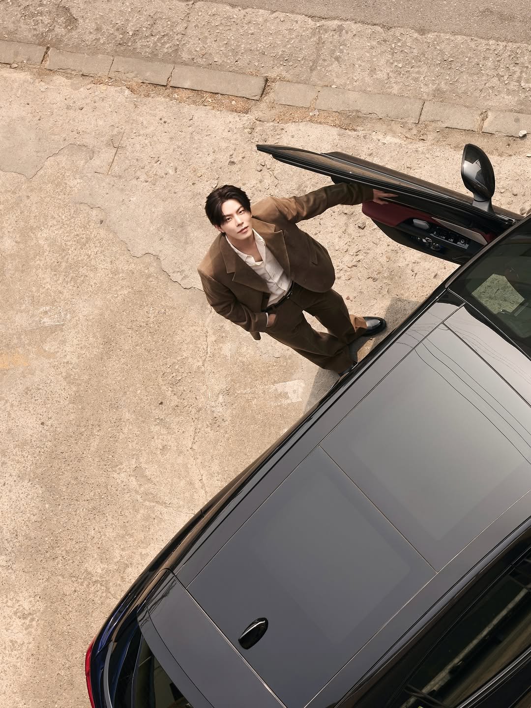 Photo shared by 홍종현 on April 03, 2026 tagging @jdzcity, @maserati, and @maserati.korea. May be an image of car, rearview mirror, limousine, windshield, minivan and text.